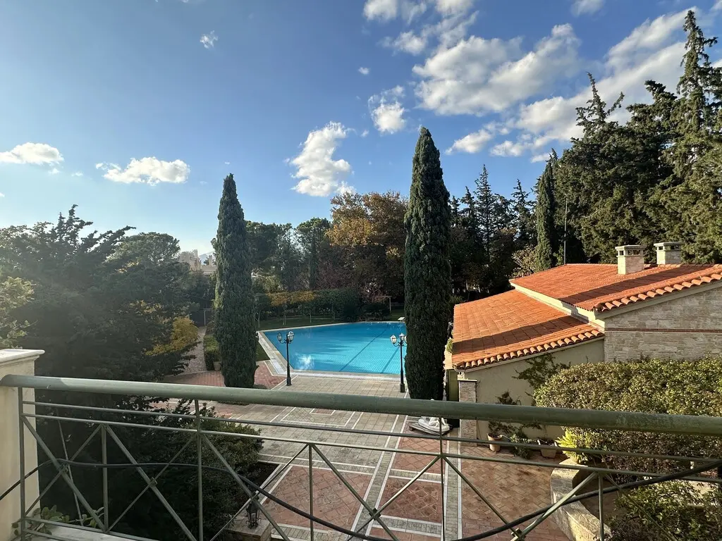 Villa Of 837 M² In Athens