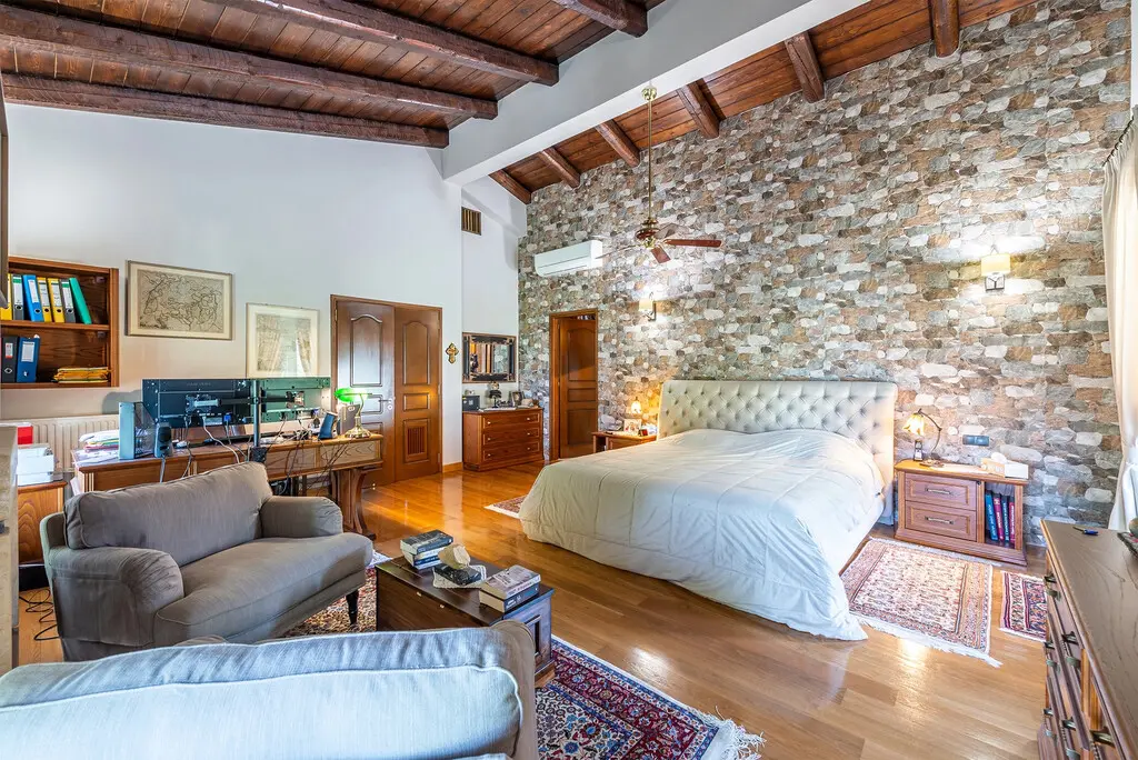 Villa Of 471 M² In Peloponnese