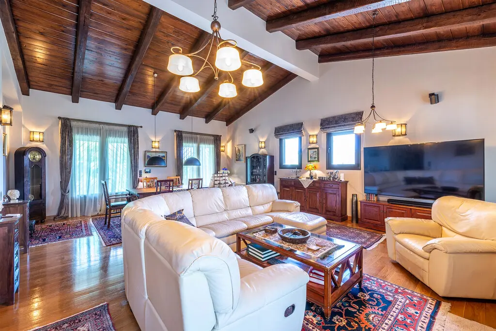 Villa Of 471 M² In Peloponnese