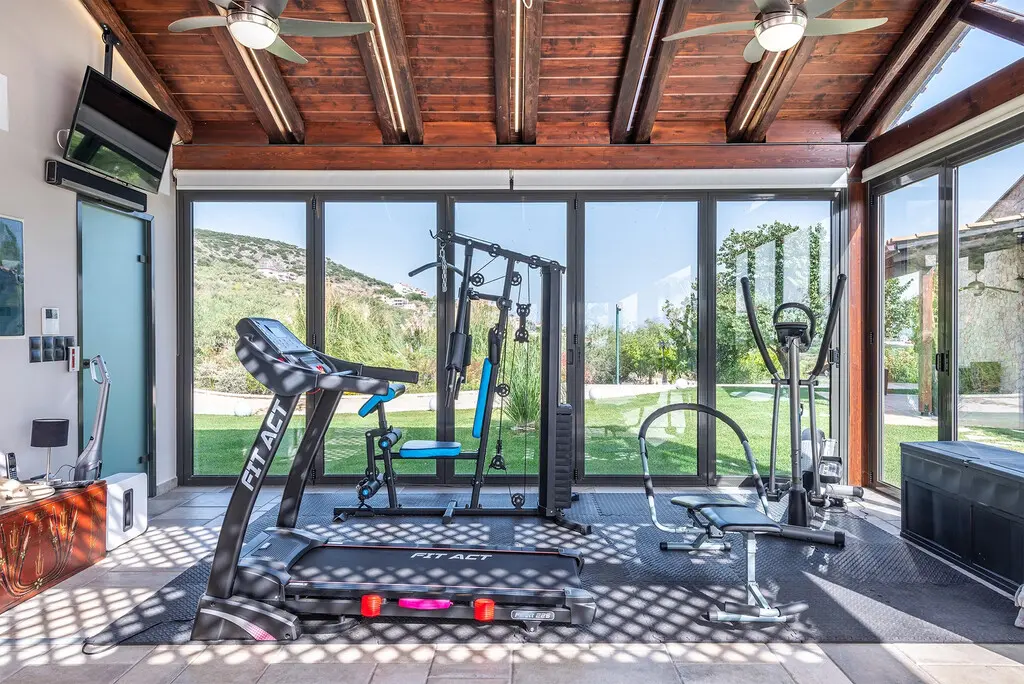 Villa Of 471 M² In Peloponnese