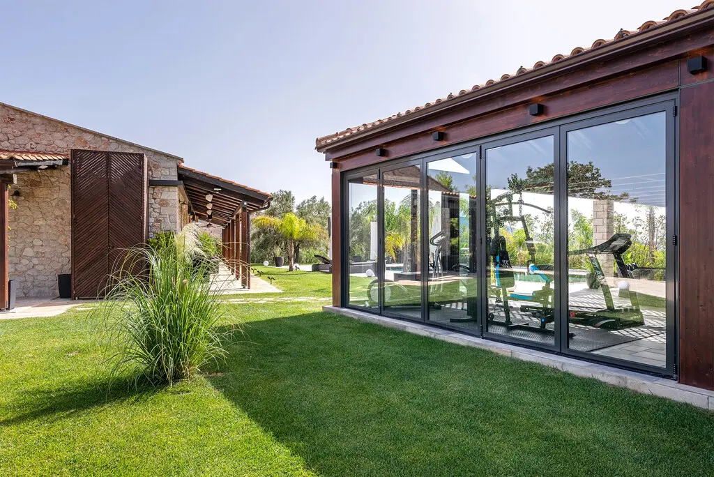 Villa Of 471 M² In Peloponnese