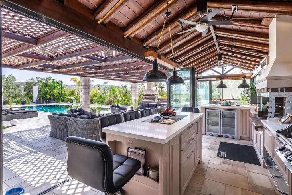 Villa Of 471 M² In Peloponnese