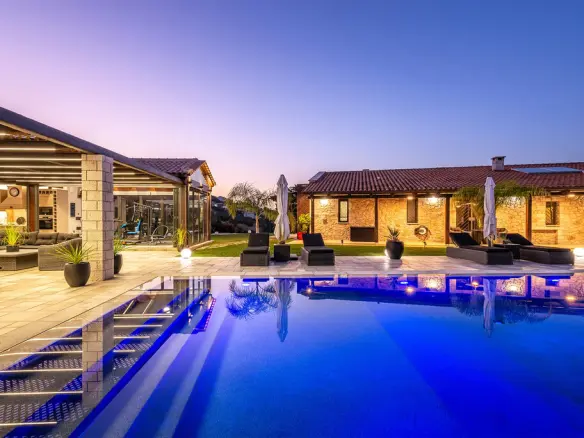 4-bedroom Villa In Nafplio, Greece (471 M²)