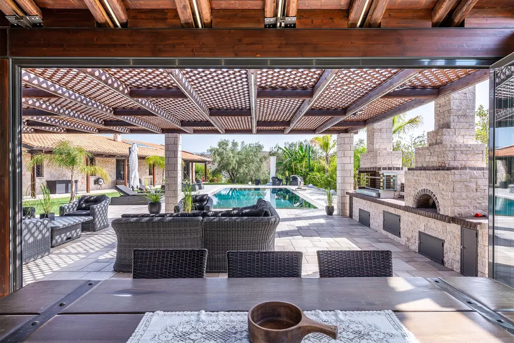 Villa Of 471 M² In Peloponnese