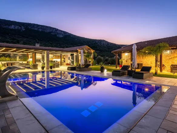 Villa Of 471 M² In Peloponnese