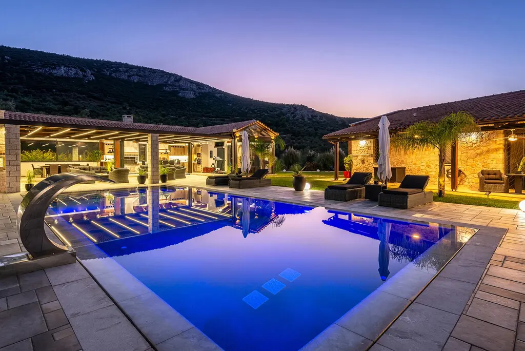 Villa Of 471 M² In Peloponnese