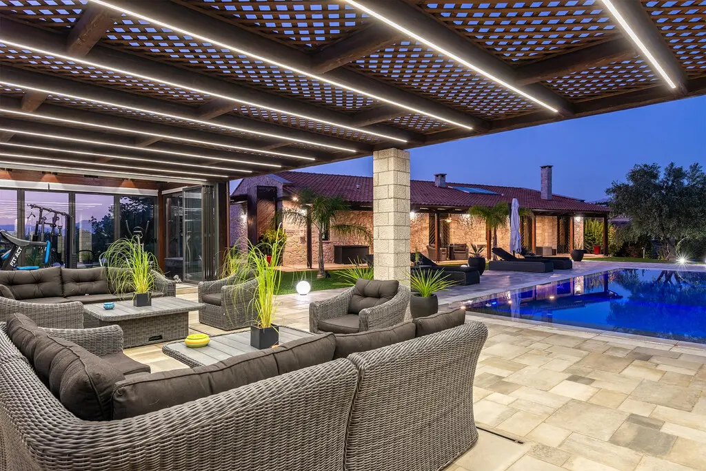Villa Of 471 M² In Peloponnese