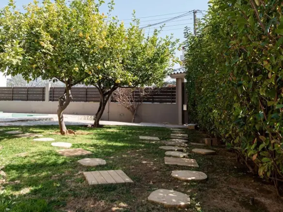 5-bedroom Detached House In Kalivia Thorikou, Greece (217 M²)