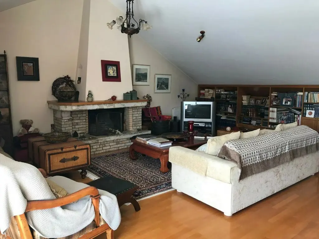 Detached House Of 422 M² In Athens