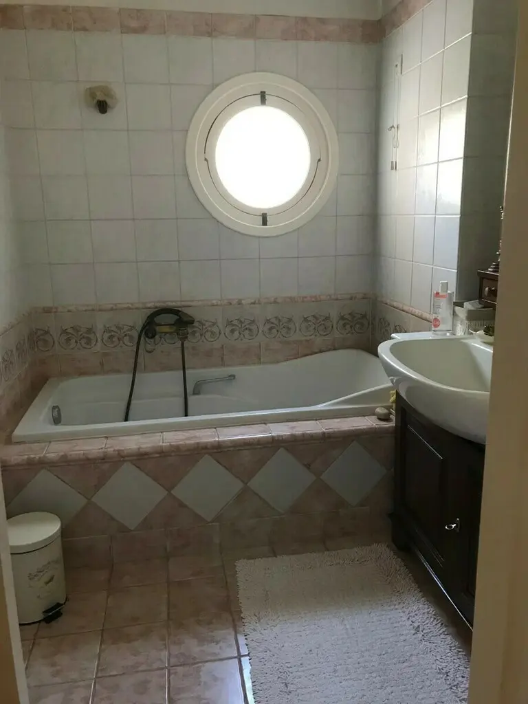 Detached House Of 422 M² In Athens