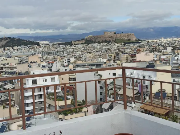 Flat Of 131 M² In Athens