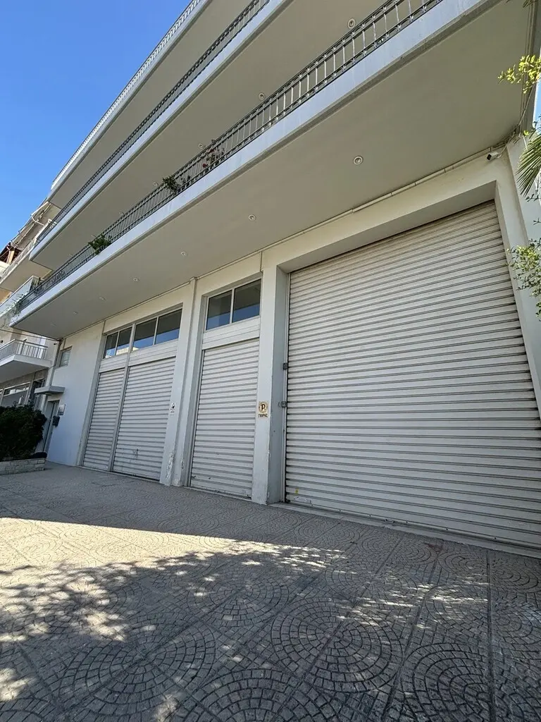 Building Of 645 M² In Athens