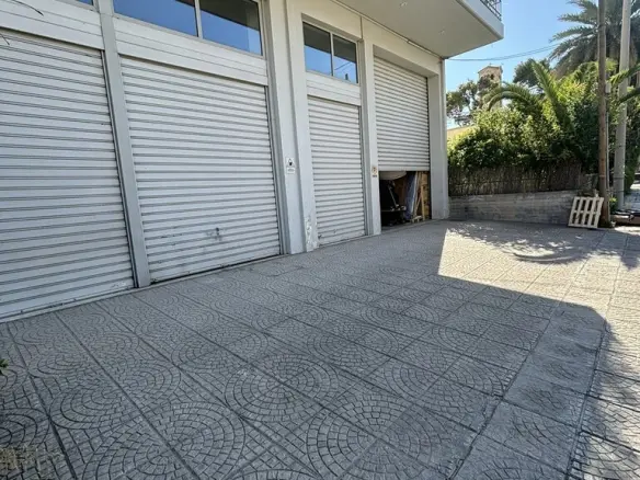 Building In Peristeri, Greece (645 M²)