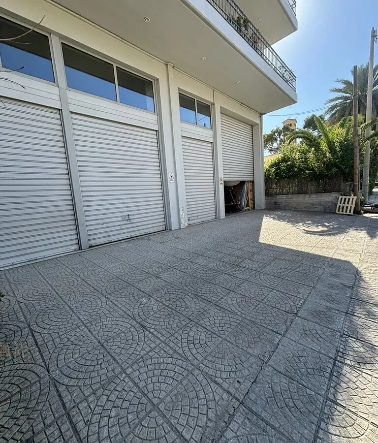 Building Of 645 M² In Athens