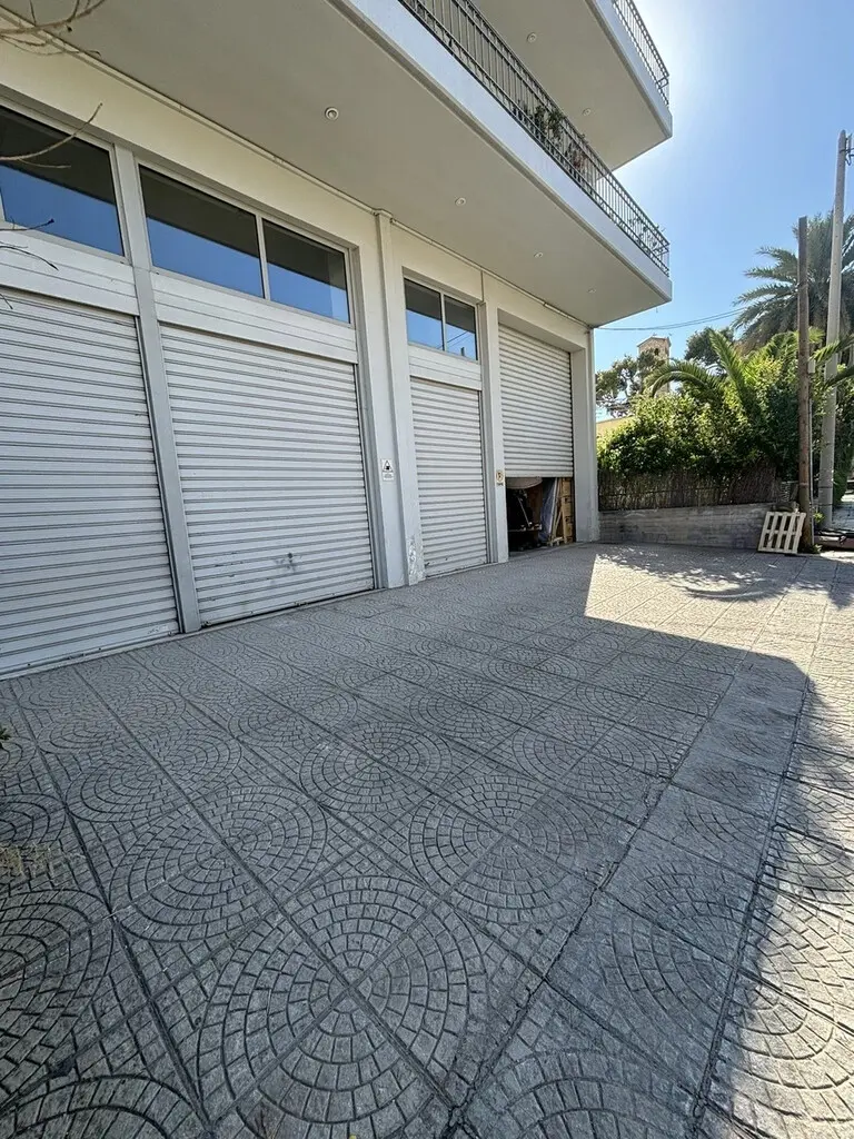 Building Of 645 M² In Athens
