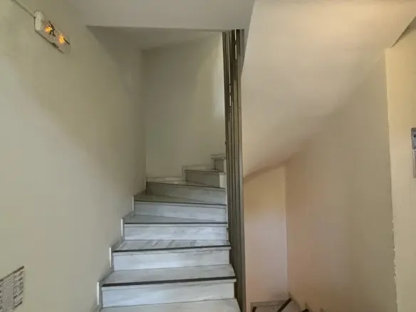 Building In Peristeri, Greece (645 M²)