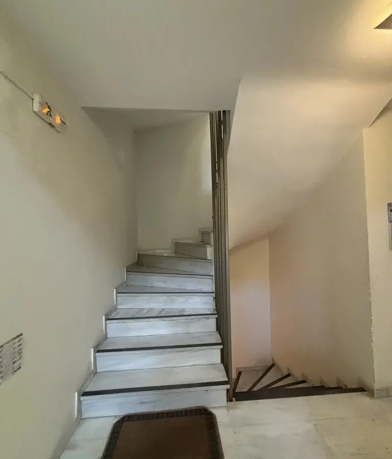 Building Of 645 M² In Athens
