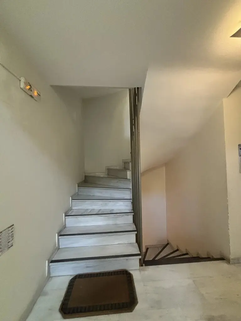 Building Of 645 M² In Athens