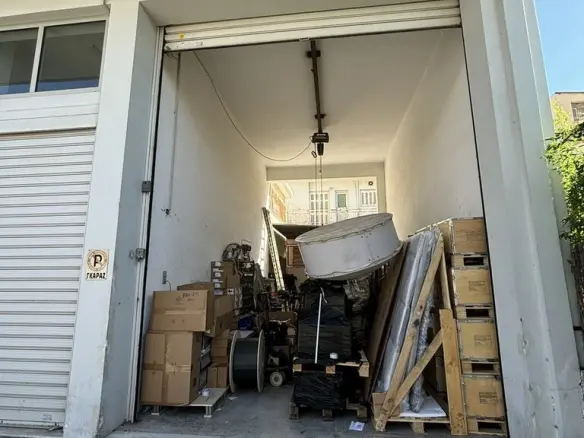 Building In Peristeri, Greece (645 M²)