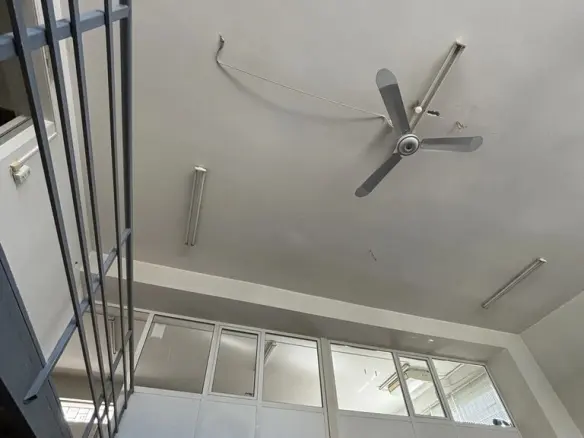 Building In Peristeri, Greece (645 M²)