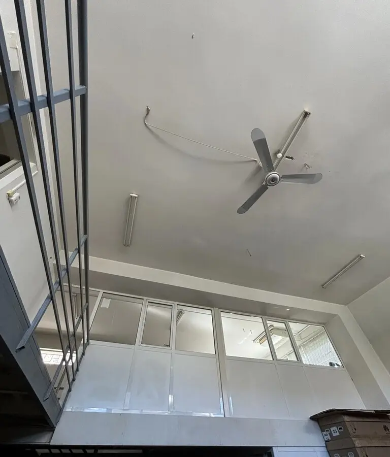 Building Of 645 M² In Athens