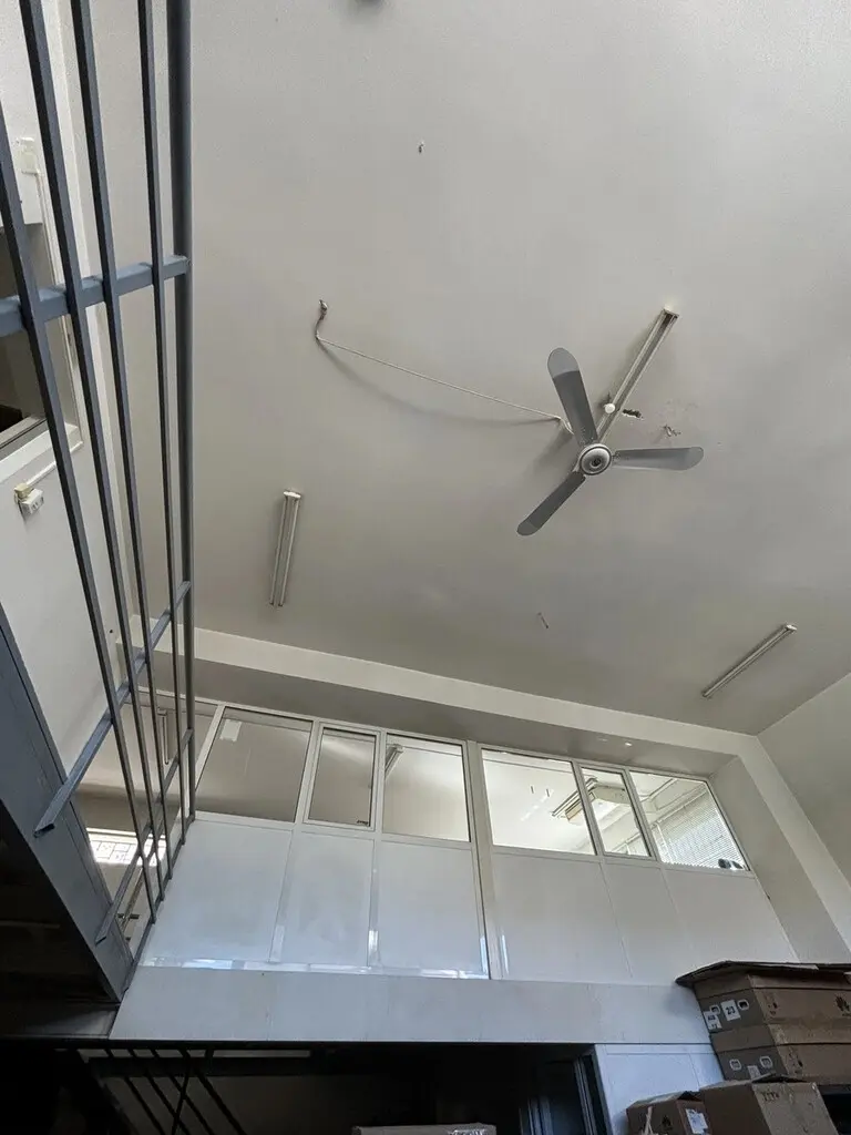 Building Of 645 M² In Athens