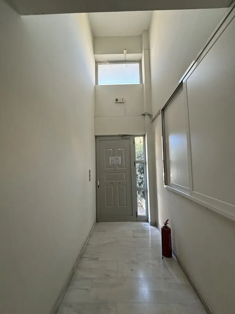 Building Of 645 M² In Athens