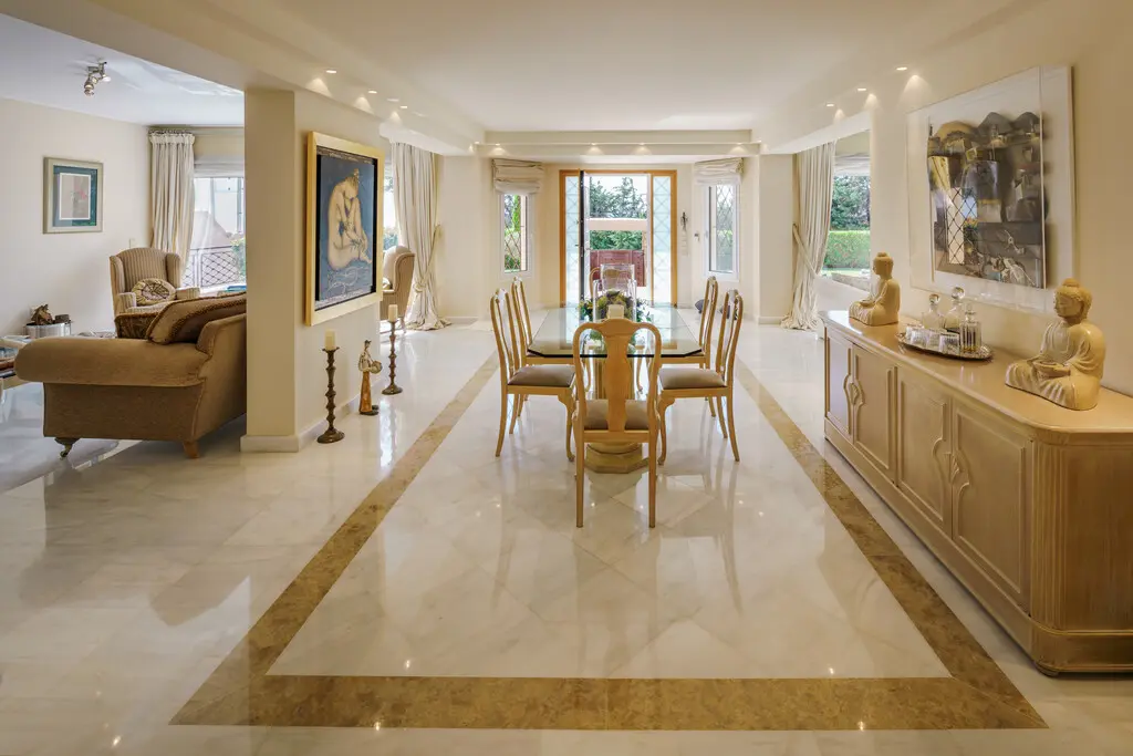 Villa Of 435 M² In Attica