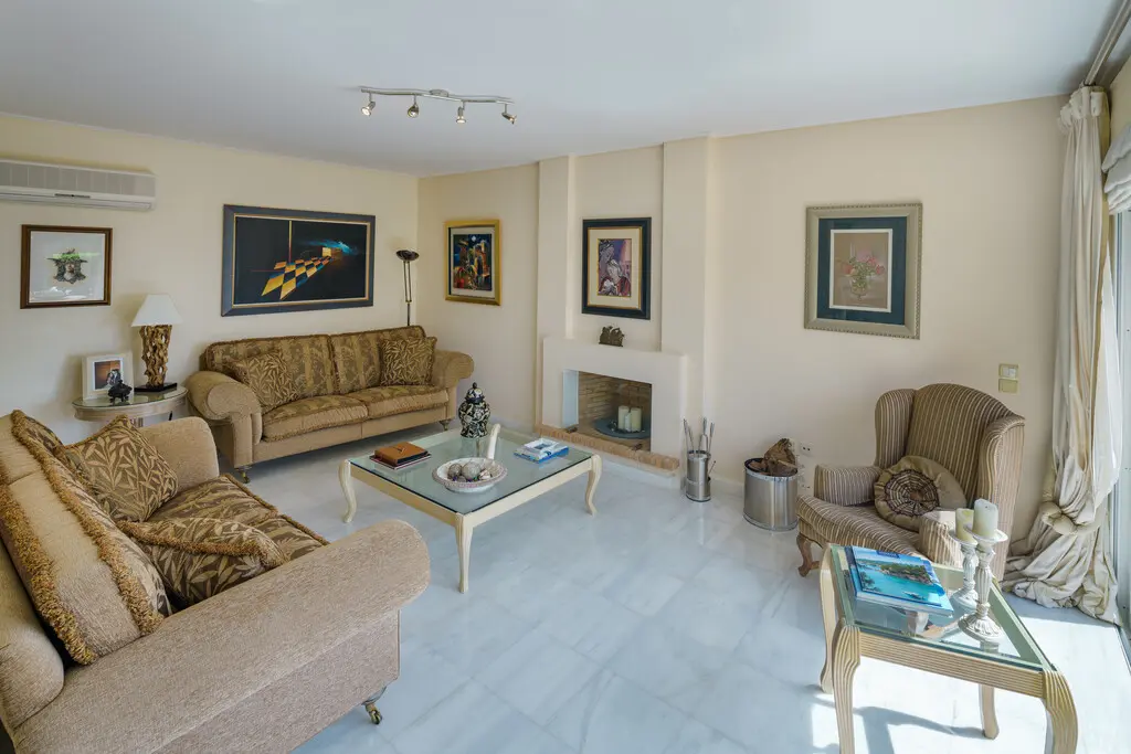 Villa Of 435 M² In Attica