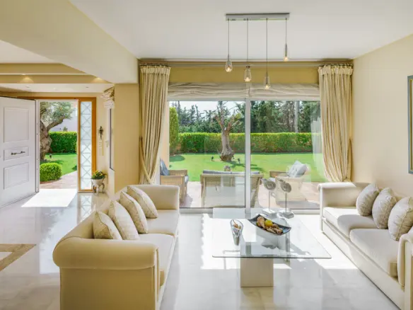6-bedroom Villa In Palaia Fokaia, Greece (435 M²)