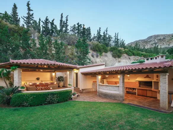 6-bedroom Villa In Palaia Fokaia, Greece (435 M²)