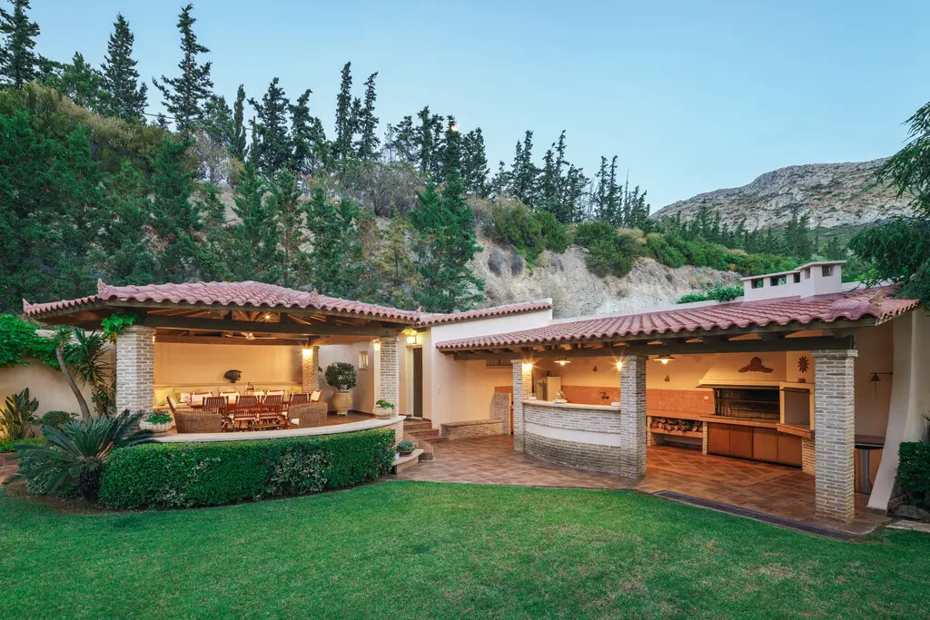 Villa Of 435 M² In Attica
