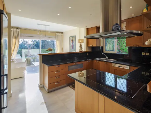 6-bedroom Villa In Palaia Fokaia, Greece (435 M²)