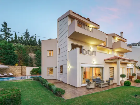 Villa Of 435 M² In Attica