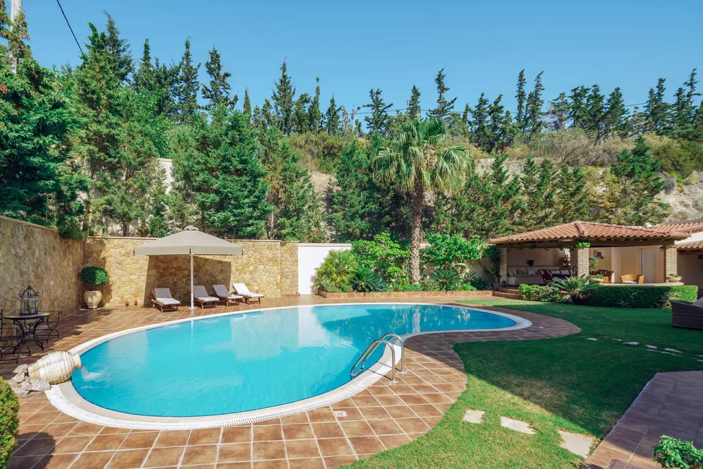 Villa Of 435 M² In Attica