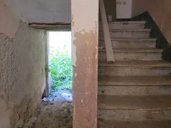 House In Alignan Du Vent, France (180 M²)