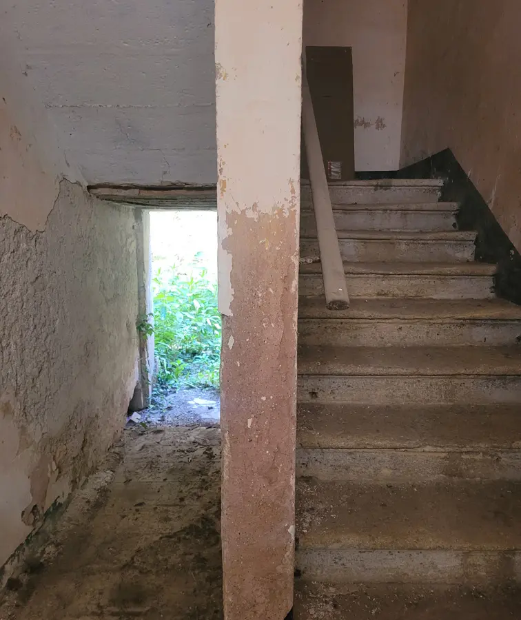 House In Alignan Du Vent, France (180 M²)