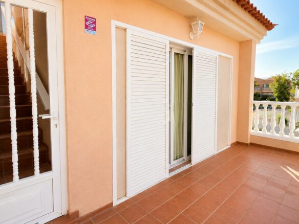 Duplex Of 180 M² With Terraces, 2-car Garage, And Communal Pool In Costa Del Silencio