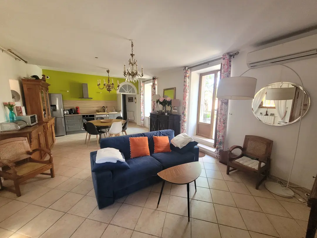 House Of 366 M² In Saint Chinian