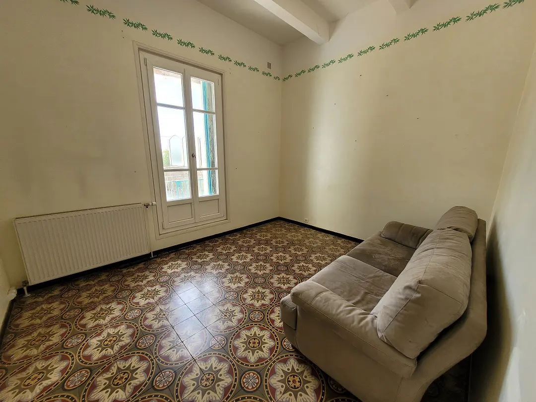 200 M² Residence Located In Autignac, France