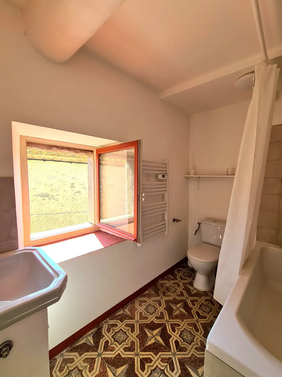 102 M² House In Caunes Minervois, France