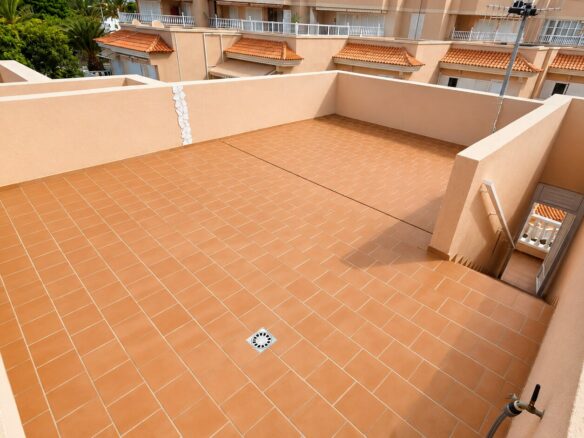 Duplex Of 180 M² With Terraces, 2-car Garage, And Communal Pool In Costa Del Silencio