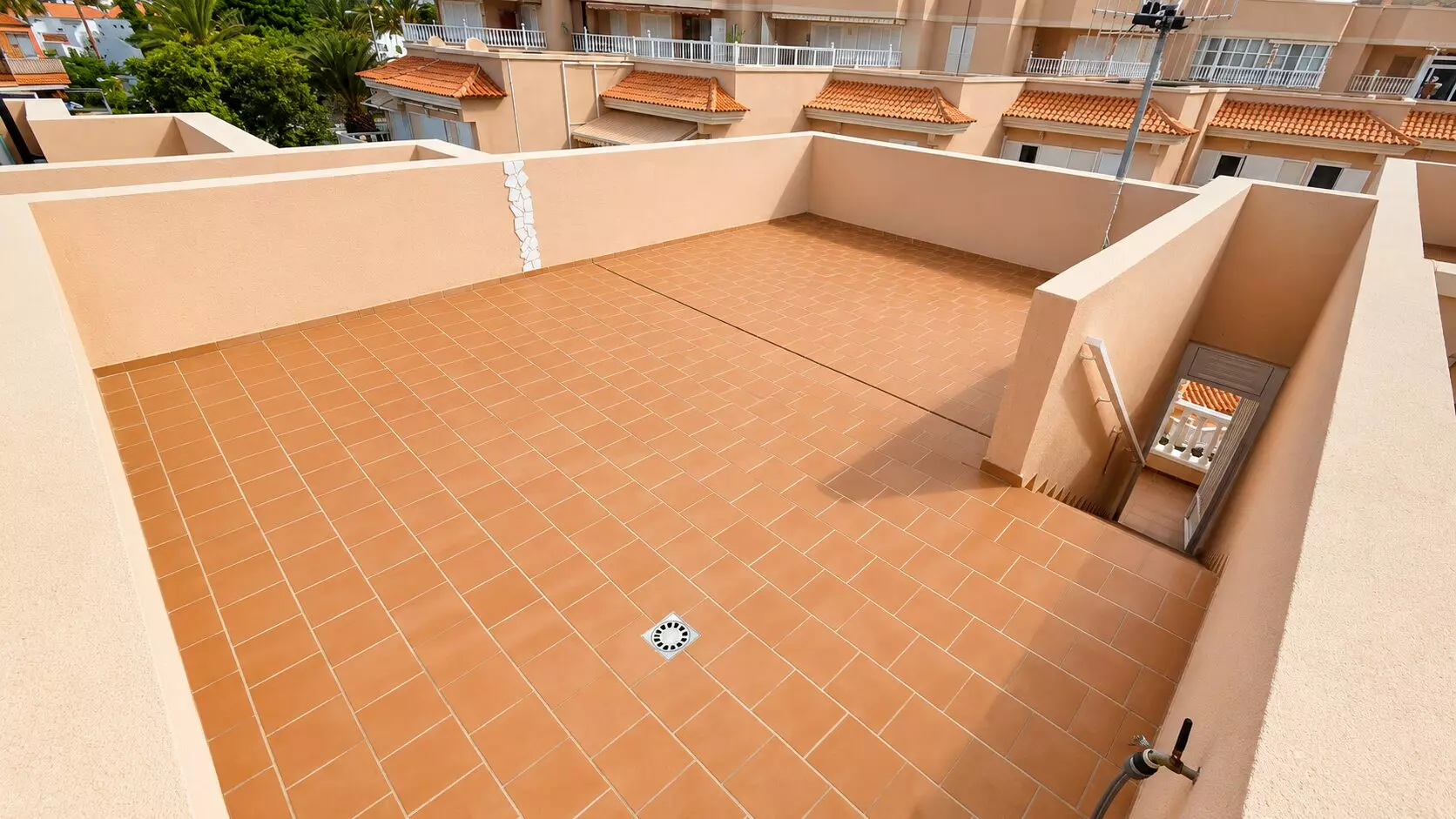 Duplex Of 180 M² With Terraces, 2-car Garage, And Communal Pool In Costa Del Silencio