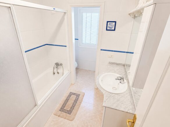 Duplex Of 180 M² With Terraces, 2-car Garage, And Communal Pool In Costa Del Silencio
