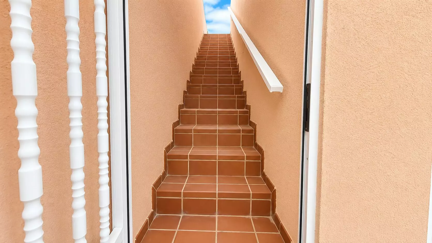 Duplex Of 180 M² With Terraces, 2-car Garage, And Communal Pool In Costa Del Silencio
