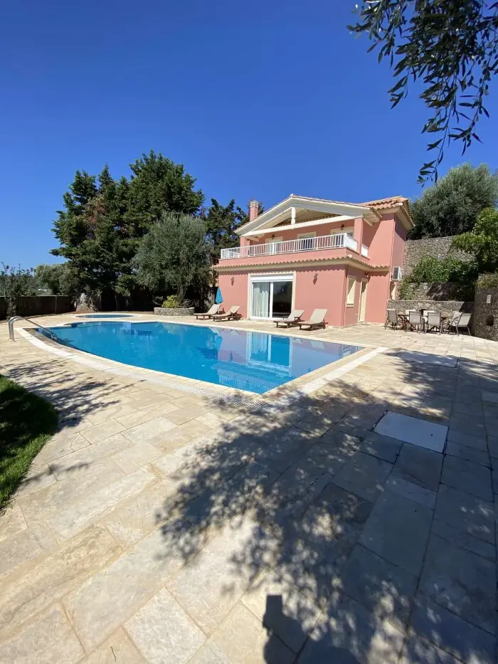 Villa Of 132 M² In Corfu