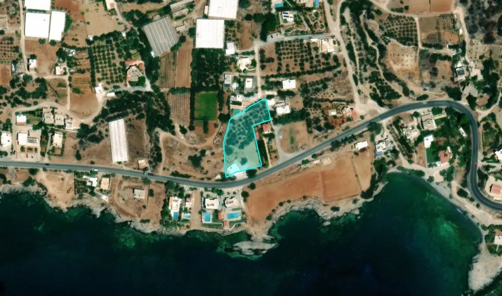 Land Of 1700 M² In Crete