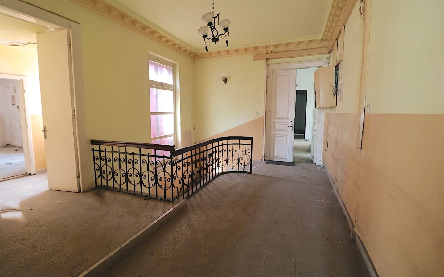 Historic Building Of 0 M² With Investment Opportunity In The Center Of Bucharest