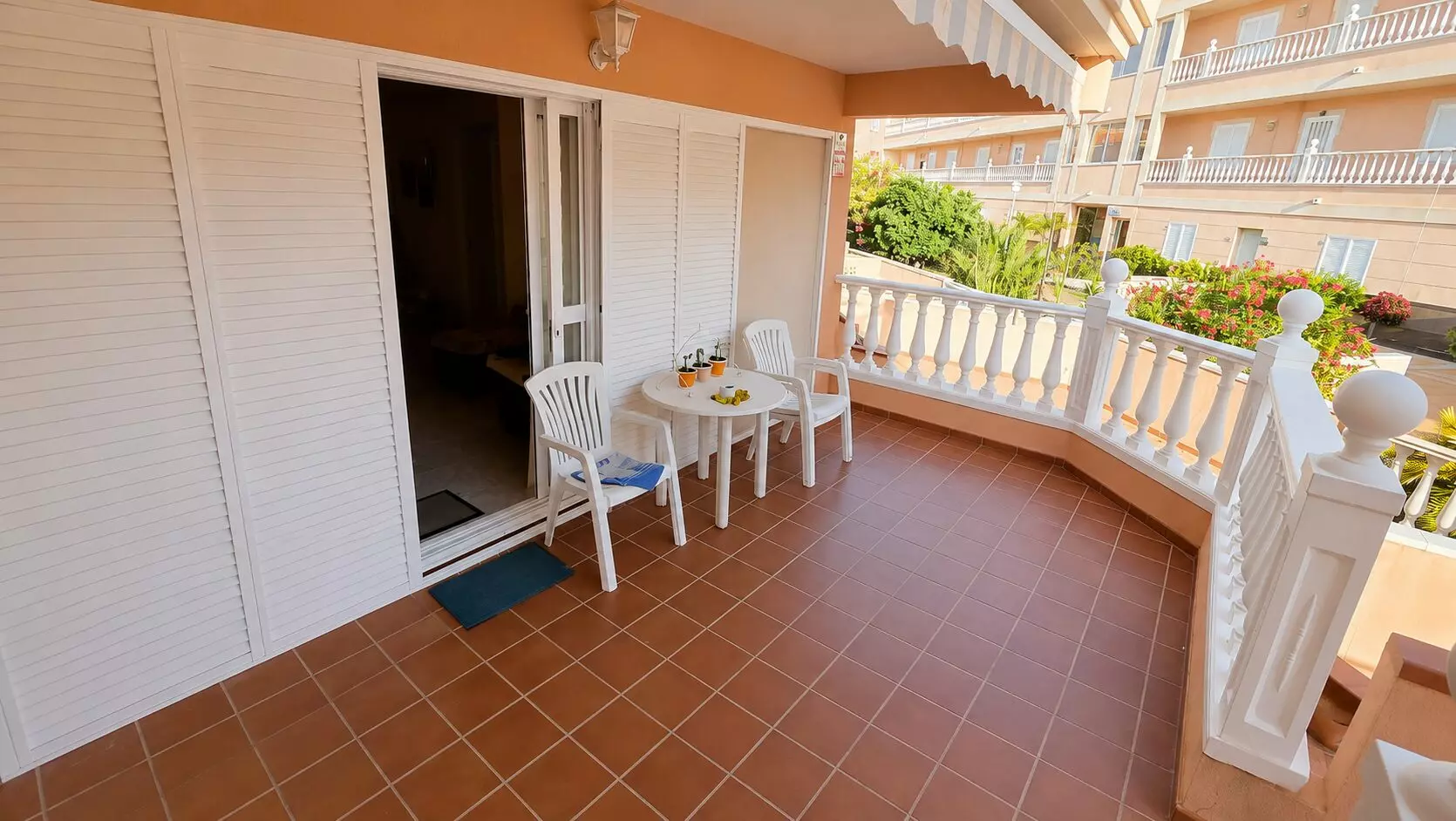 Duplex Of 180 M² With Terraces, 2-car Garage, And Communal Pool In Costa Del Silencio