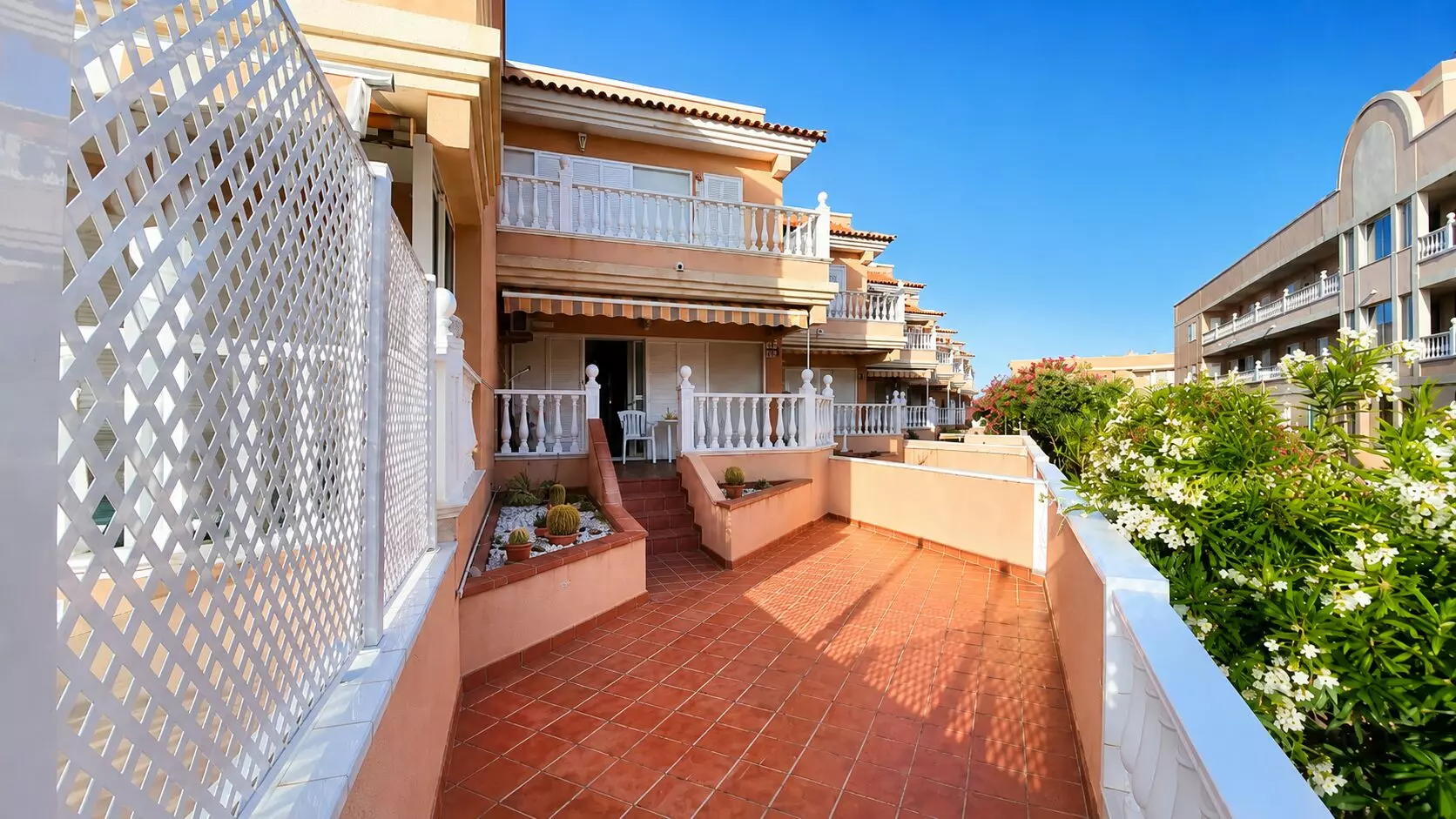 Duplex Of 180 M² With Terraces, 2-car Garage, And Communal Pool In Costa Del Silencio